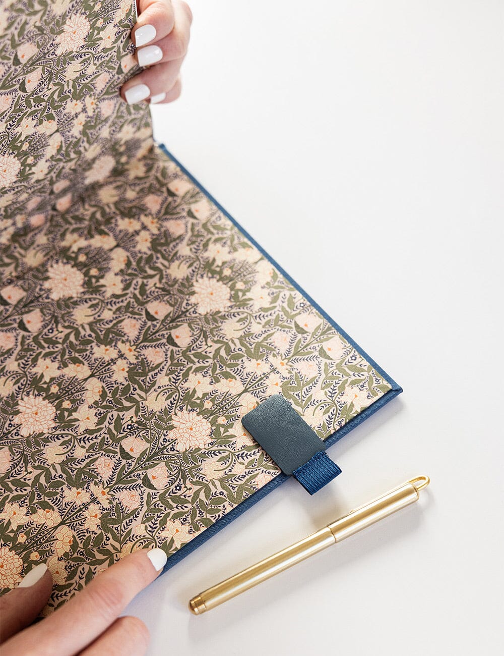2025 Desktop Linen Bound Planner - Liberty Blue – SohoGirl