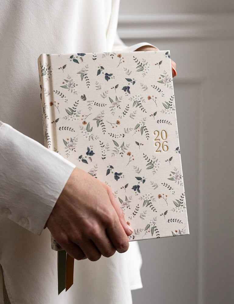 2026 Desktop Linen Bound Planner - Button Fern