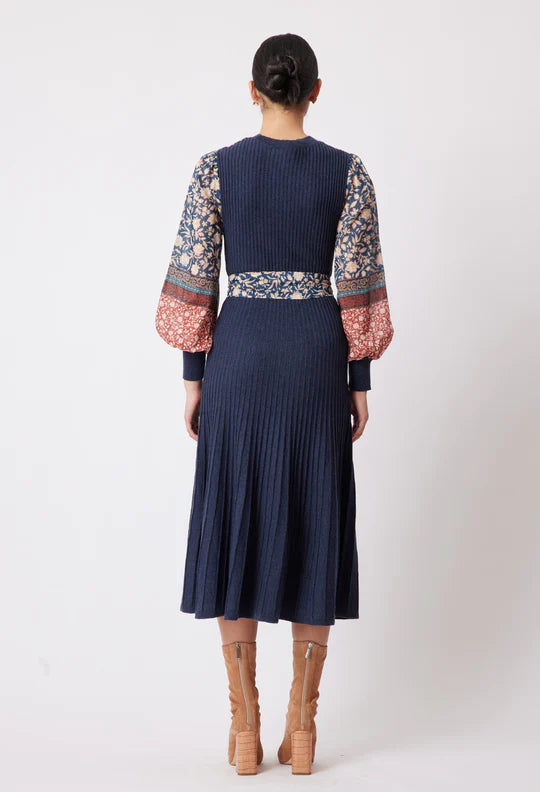 
            
                Load image into Gallery viewer, Chiara Cotton/Silk  Merino Wool Knit Dress -Navy/Loom
            
        