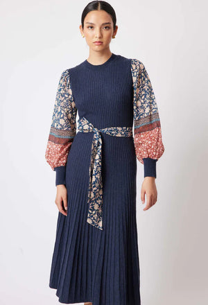 
            
                Load image into Gallery viewer, Chiara Cotton/Silk  Merino Wool Knit Dress -Navy/Loom
            
        