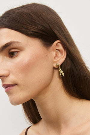 Tesori Pea Pod Drop Earrings