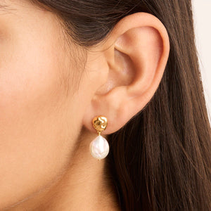 
            
                Load image into Gallery viewer, Endless Grace Pearl Drop Earrings
            
        