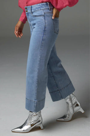 RELISH JEAN - LIGHT WASHED DENIM