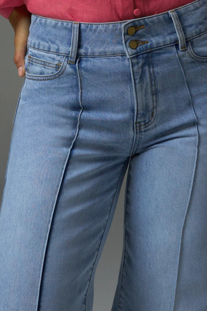 RELISH JEAN - LIGHT WASHED DENIM