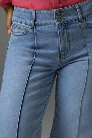 RELISH JEAN - LIGHT WASHED DENIM